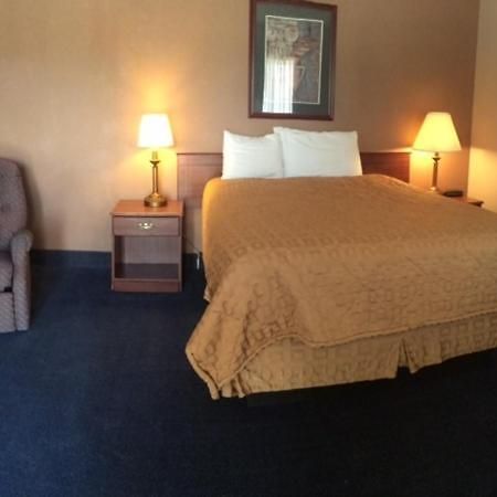 Sunflower Inn & Suites - غاردن سيتي المظهر الخارجي الصورة